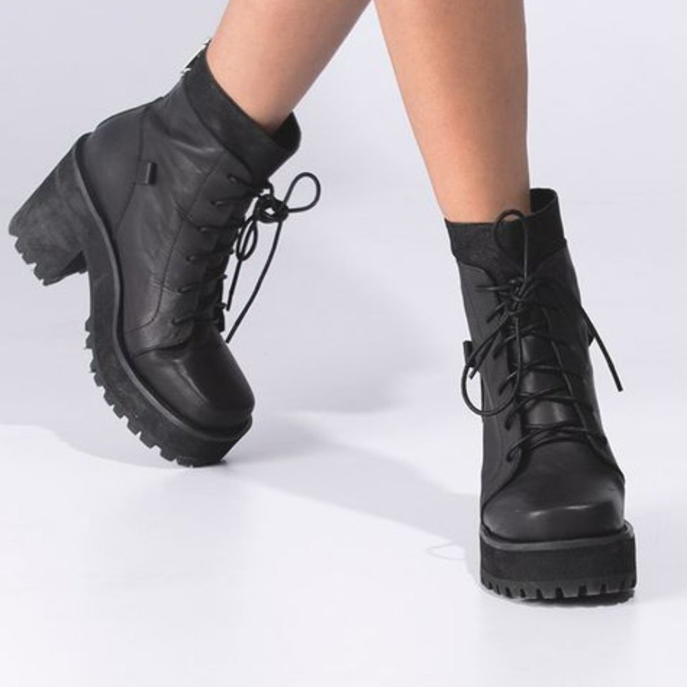 UNIF Reverb boot, Size 7, Like new